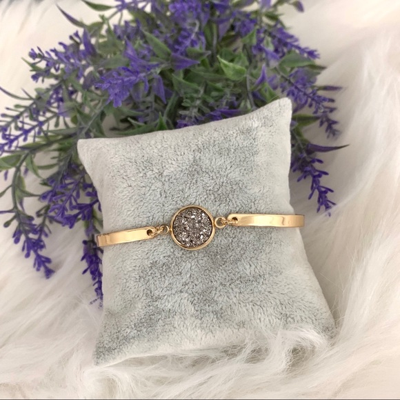 NWT Dainty Gold Plated Bracelet with Druzy Center - Picture 6 of 7